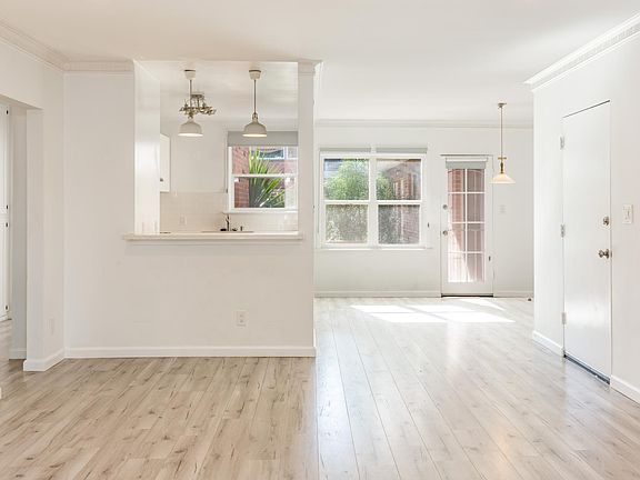 2nd image of 1429 Havenhurst Dr APT 1