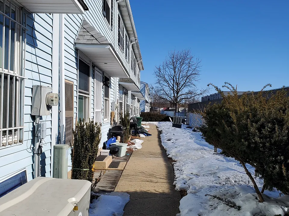 10103 Northeast Ave #XX