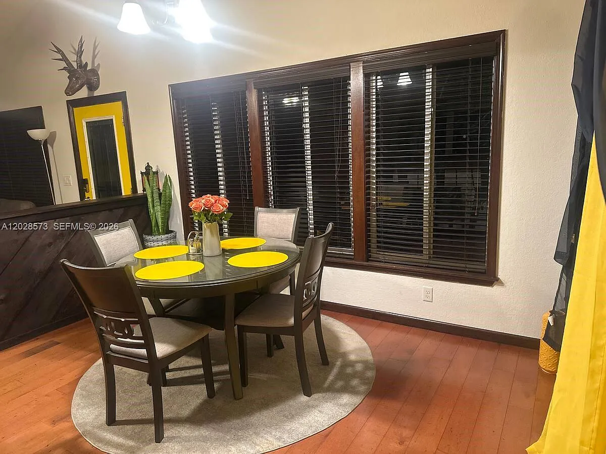 2 bed, 1.0 bath, 866 sqft, $3,500 — Photo 4