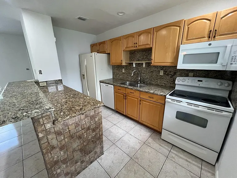 1260 NE 200th Ter — Photo 20