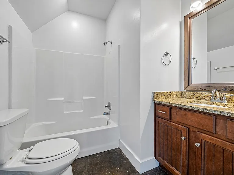 Beverly Townhomes — Photo 30