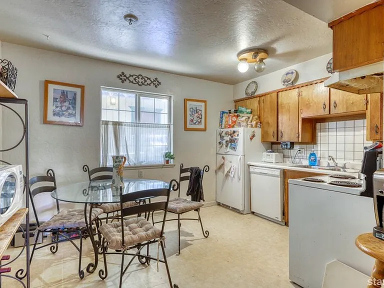1105 Sierra Blvd #A — Photo 2