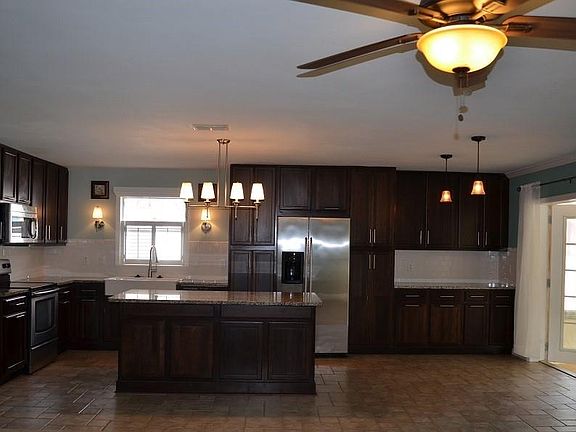 4th image of 4600 Parkway Blvd