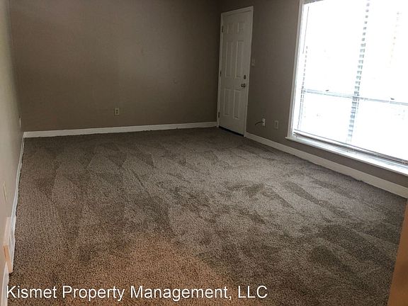 3rd image of 522 Sharon Dr APT 3