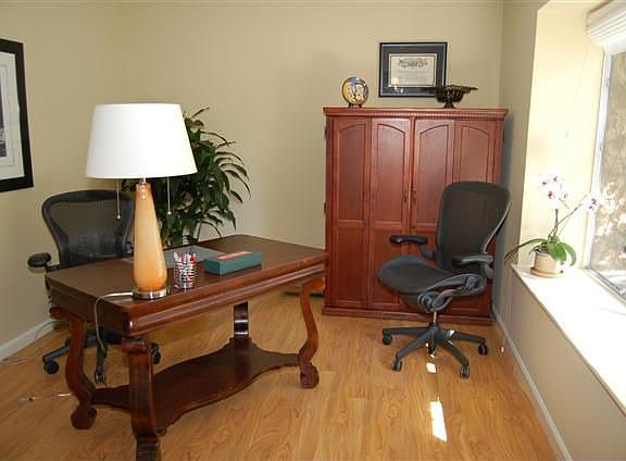 Bright Office or 6th bedroom