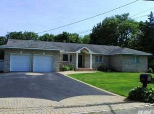 276 Amityville St, Islip Terrace, NY 11752