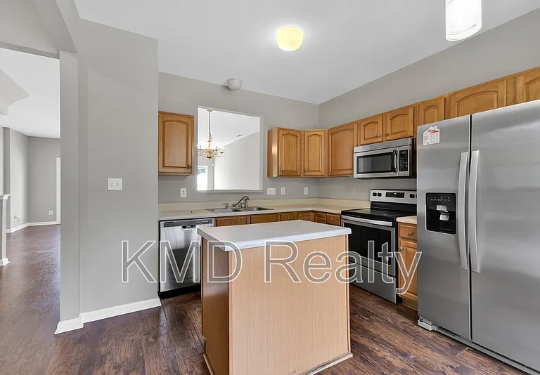 940 Tiger Ln — Photo 4