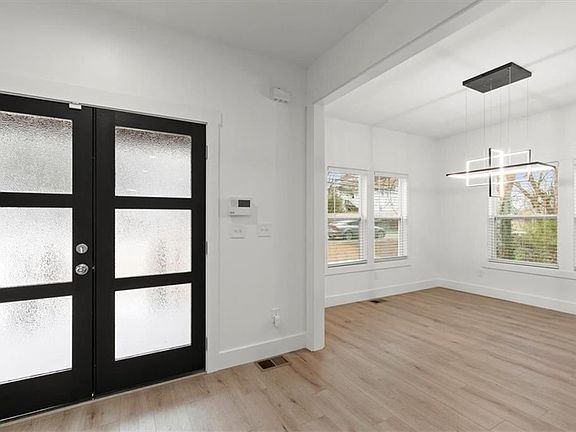 5th image of 2107 Tiger Flowers Dr NW
