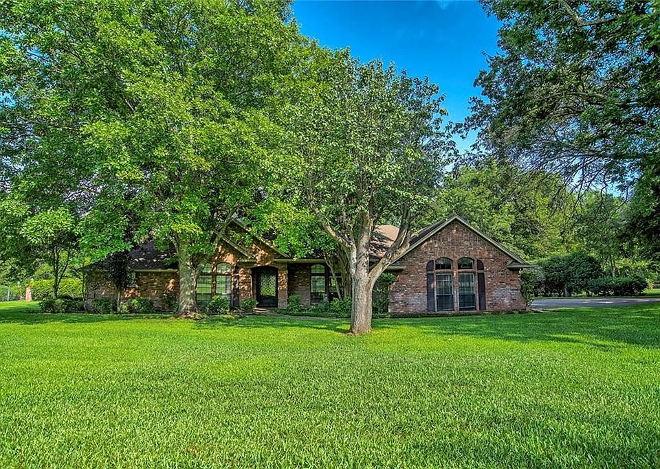 1st image of 108 Deer Creek Dr