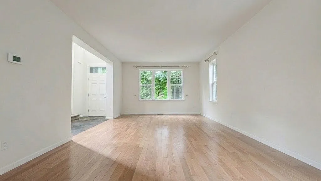 4 bed, 2.5 bath, 2950 sqft, $5,499 — Photo 3