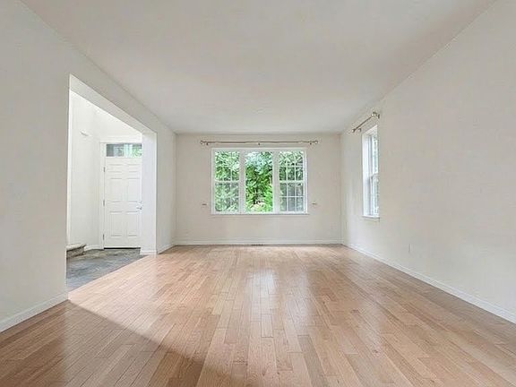3rd image of 18200 NE 110th St