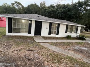 4308 Robinhood Dr, Pascagoula, MS 39581