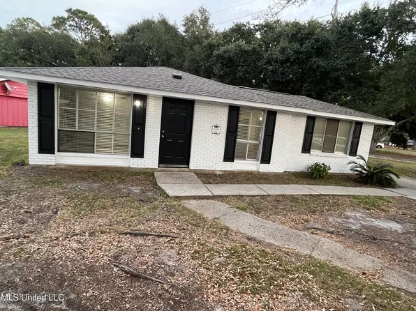 4308 Robinhood Dr, Pascagoula, MS 39581
