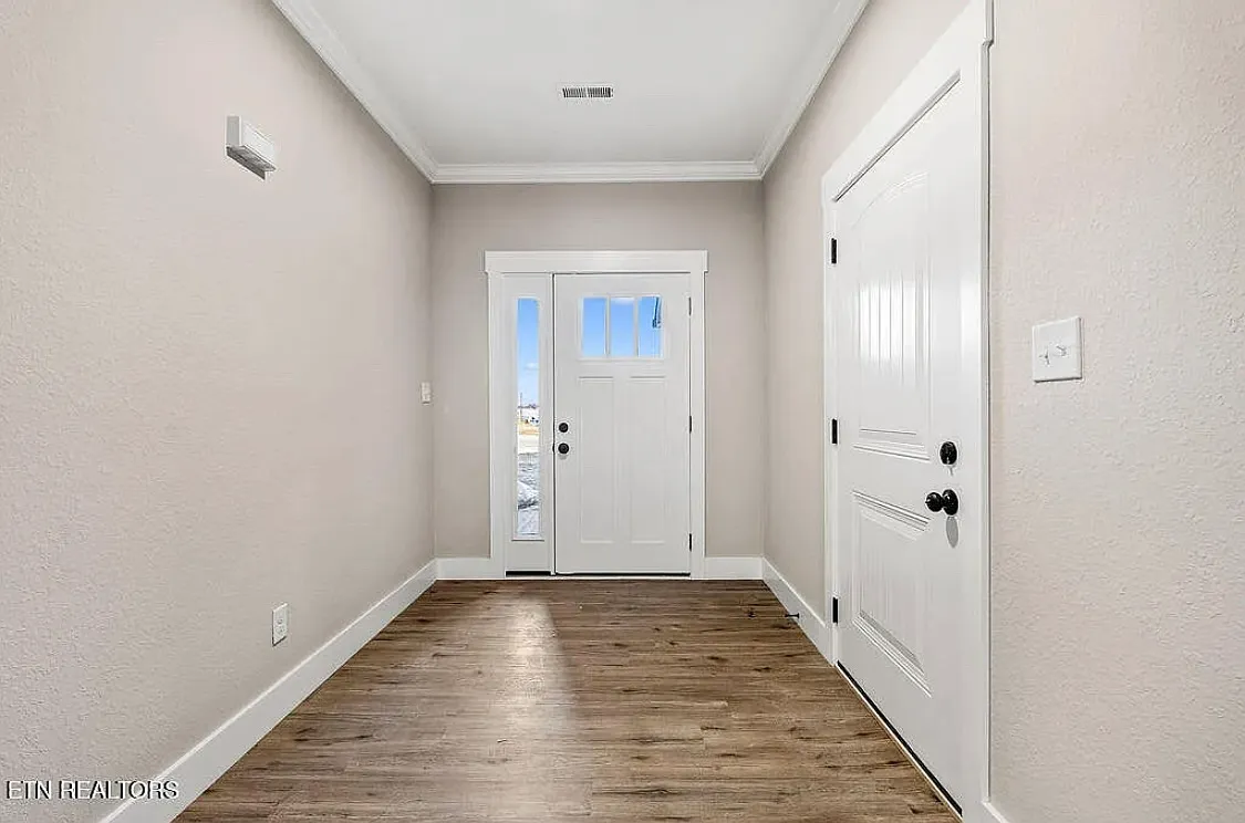 3 bed, 1915 sqft, $2,500 — Photo 3