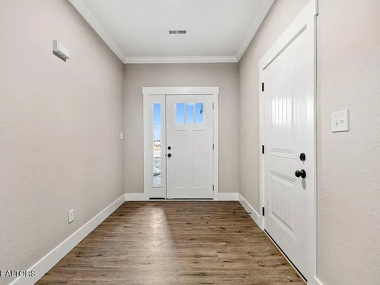 721 Haig St — Photo 3