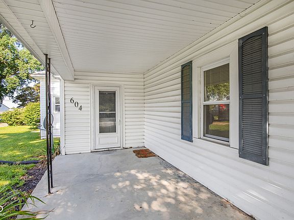 4th image of 604 N Independence St