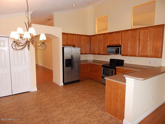 3rd image of 1308 Woodlawn Dr