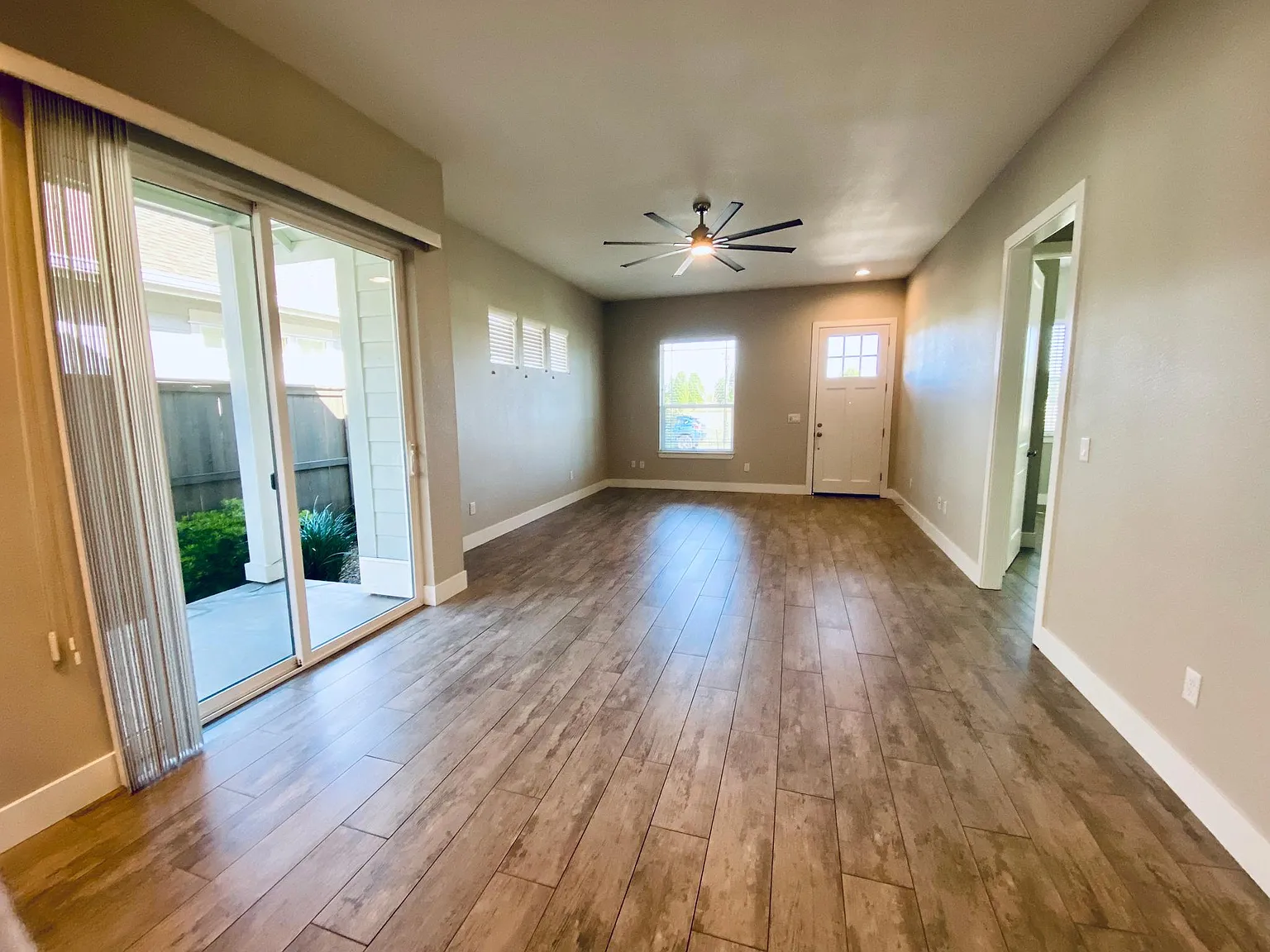 3 bed, 1590 sqft, $2,195 — Photo 2
