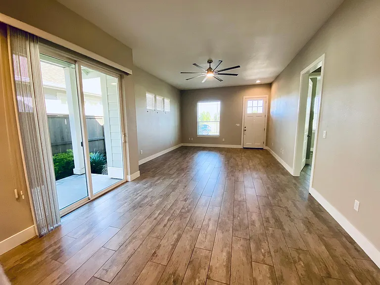 1326 Roycroft Ln #A — Photo 2