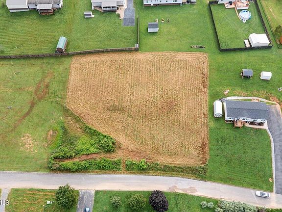 2nd image of 37 Rolling Hills Dr