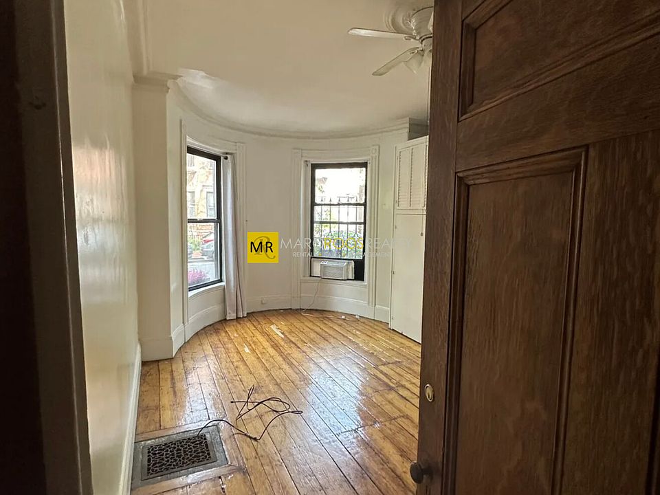 2nd image of 25 Cumberland St #1