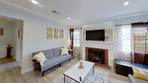 10857 Kling St Photo 1