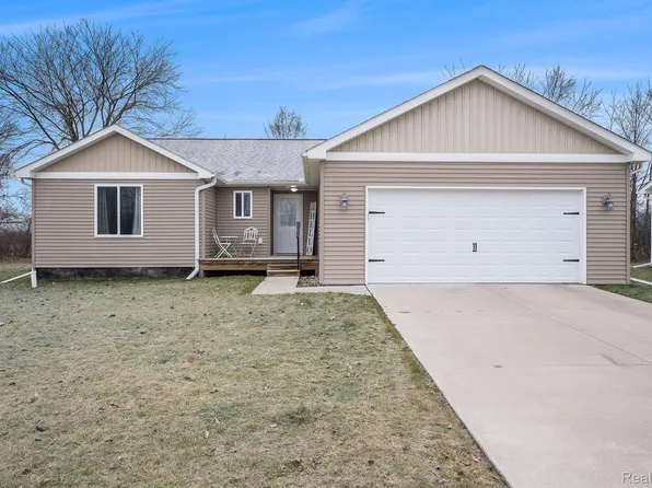 3130 Wild Orchid Ln, Burton, MI 48519