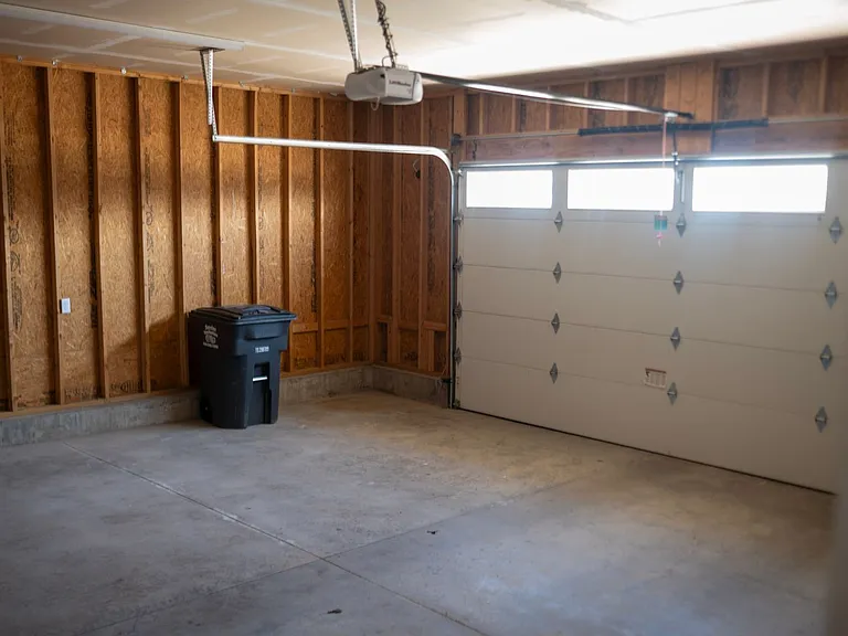 557 Mace Dr — Photo 31