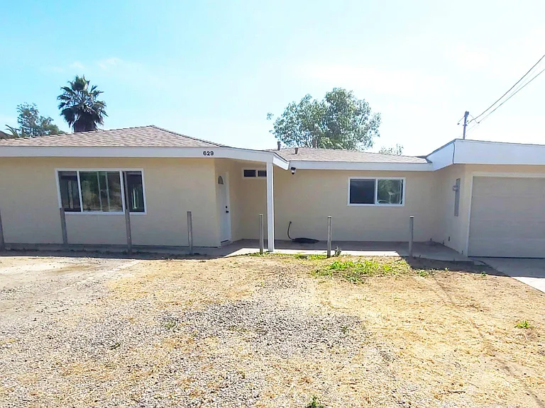 629 Sunset Dr — Photo 1