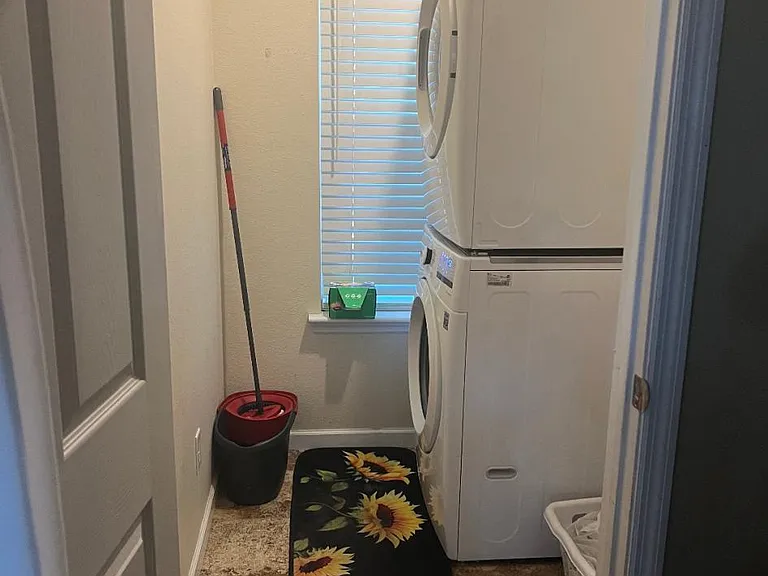 405 Century Dr — Photo 21