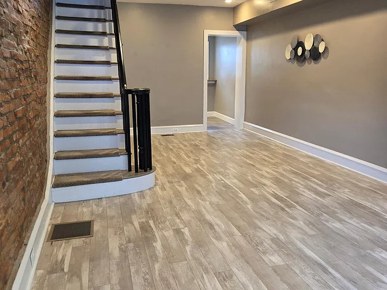 104 Emily St — Photo 3