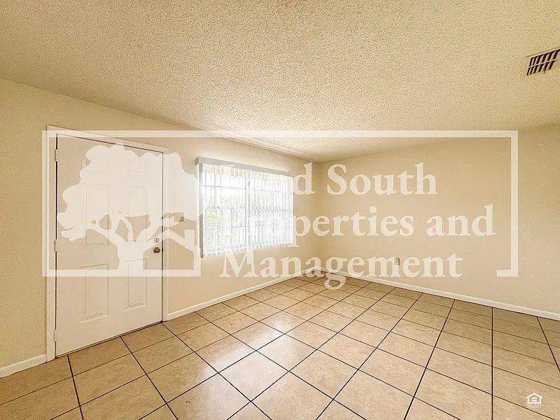2 bed, 1.0 bath, 800 sqft, $1,295 — Photo 3