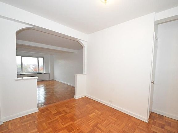4th image of 120 Central Park S APT 15D