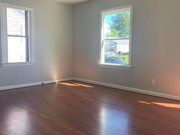 2nd image of 613 N Dawson Ave