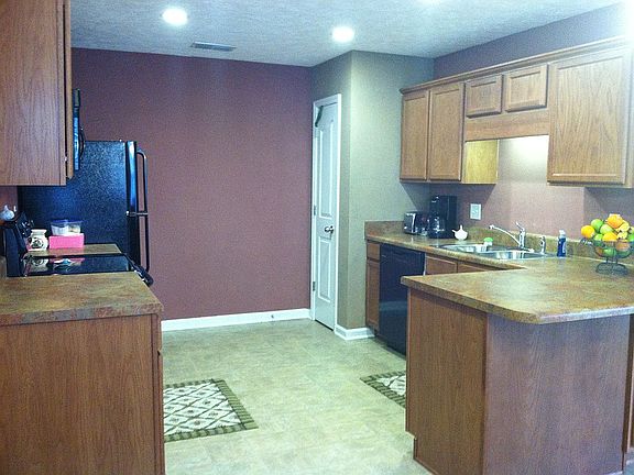 KITCHEN WITH PANTRY
