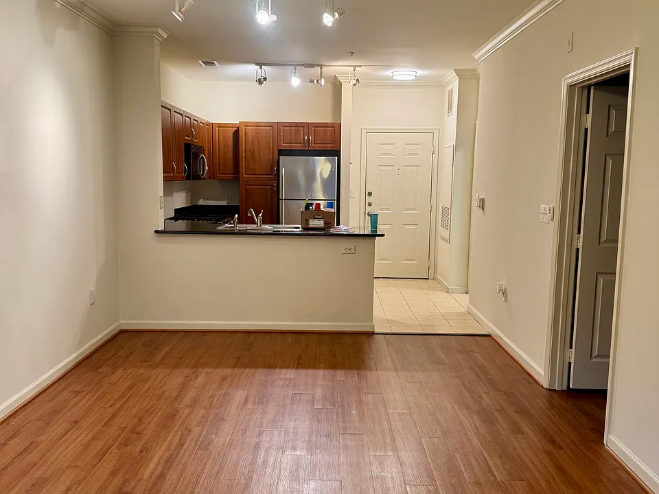 12945 Centre Park Cir #204