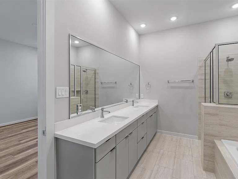 608 Thornton Oaks Ln — Photo 9