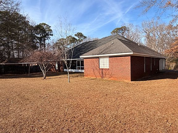 3rd image of 615 Lawson Dr