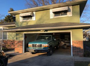 1213 N Skyline Dr, Seven Hills, OH