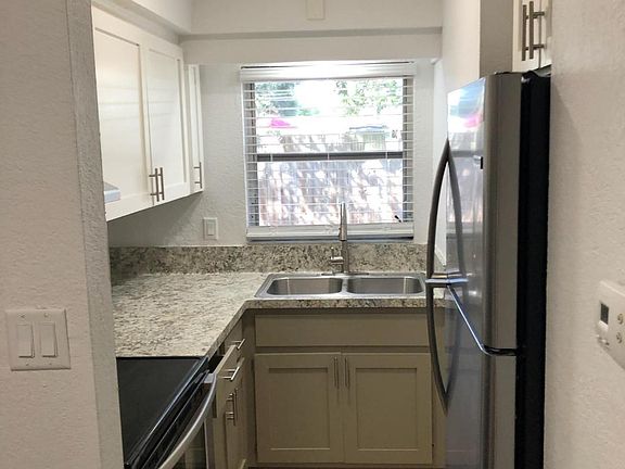4th image of 1259 New York Ave APT 2