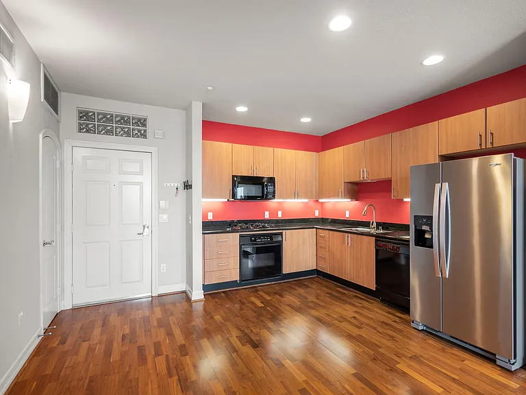 525 11th Ave #1301 — Photo 9