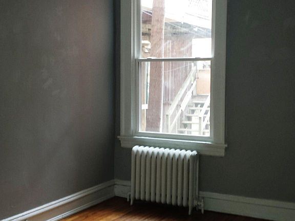 2nd image of 3222 W Franklin St #B