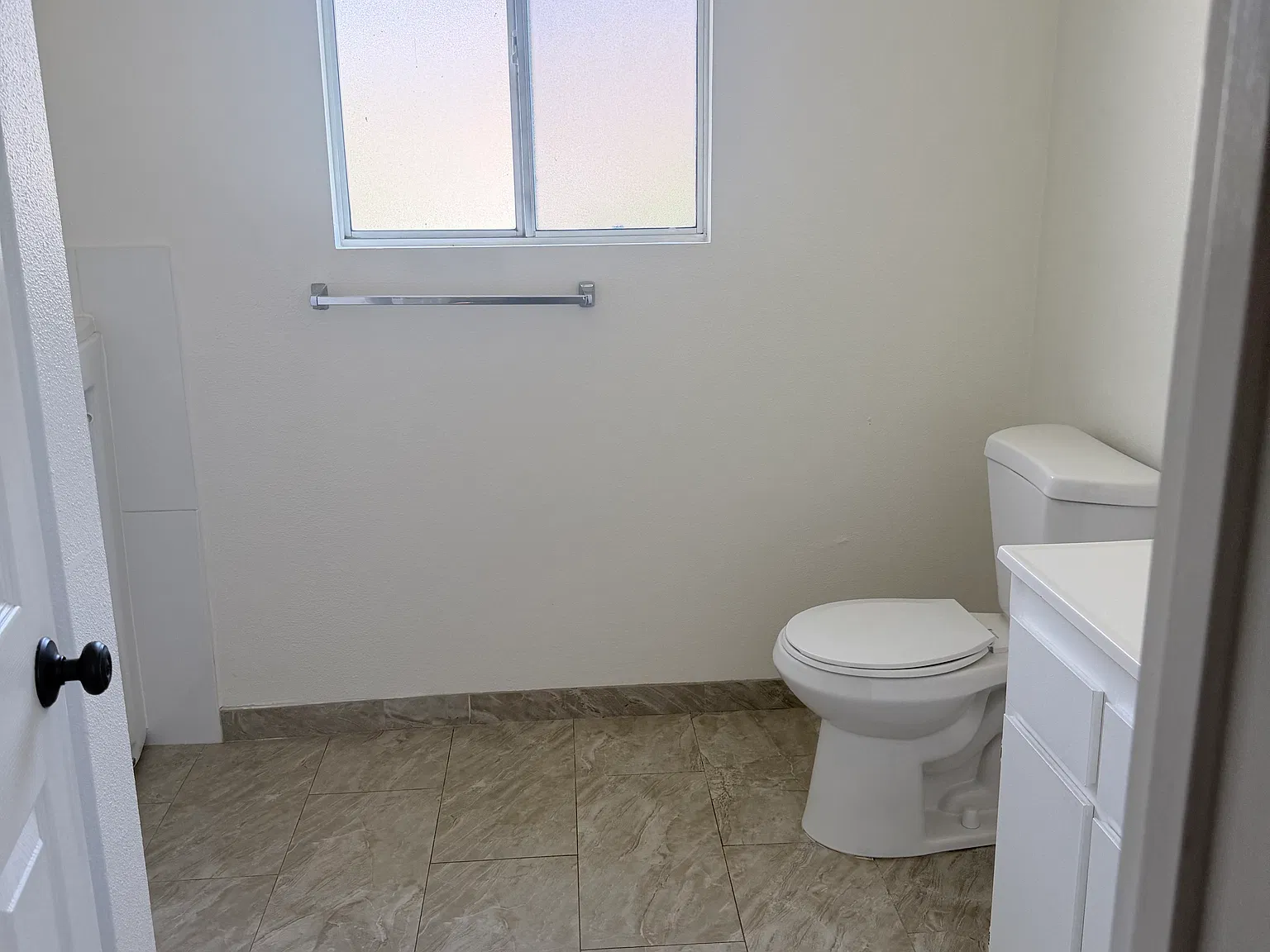 4 bed, 1374 sqft, $2,500 — Photo 2