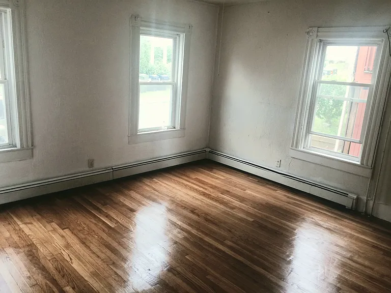 8 Grant St #1 — Photo 4