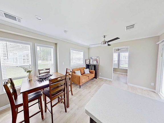 4th image of 13 Martin Dr #13