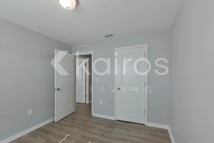 4204 E 5th St — Photo 18