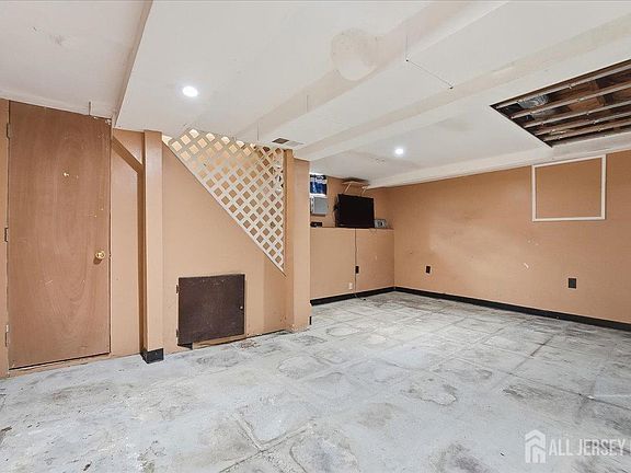 4th image of 775 Cliffwood Ave