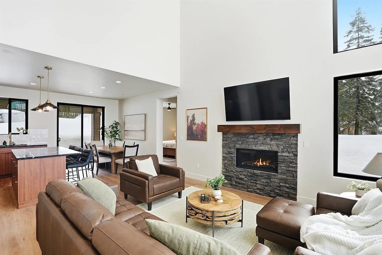 4 bed, 3.0 bath, 742 sqft, $10,622 — Photo 3
