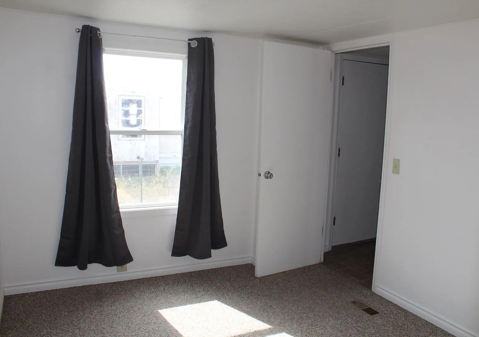 816 Robert — Photo 3