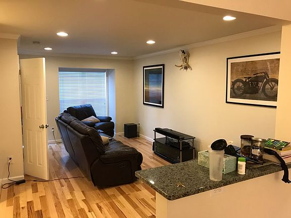 4th image of 8556 Towne Manor Ct